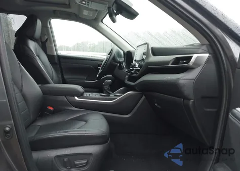 2021 Toyota Highlander Xle z USA, uszkodzony, nr VIN 5TDGZRAH2MS056134